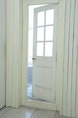 白いドア 
