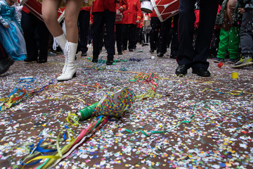 carnevale cioriandoli e piedi