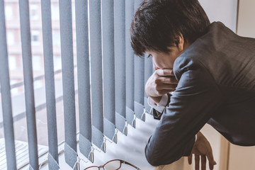 プレッシャーを感じるビジネスマン