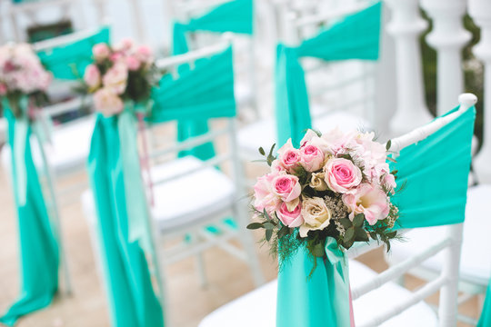 Wedding arches in the Tiffany color. Sea. The ocean.