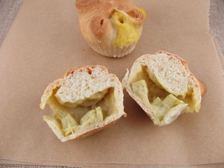 Hefeteig-Törtchen mit Vanillepudding und Rhabarber Füllung
