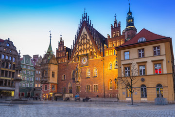 Naklejka premium Architecture of the Market Square in Wroclaw at dusk, Poland.