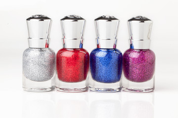 Vernis à ongles avec des paillettes