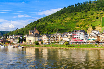 Fototapeta na wymiar View of the wine town Cochem at the Moselle in Germany