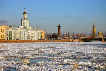 Fototapeta premium Building of Kunstkamera, Rostralnaya column, Saint-Petersburg, R