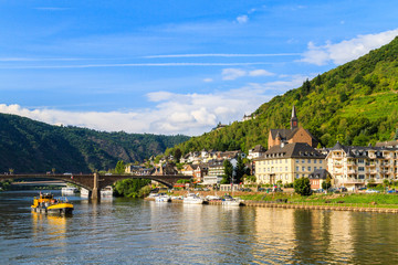Fototapeta na wymiar View of the wine town Cochem at the Moselle in Germany