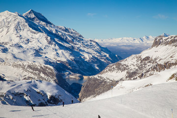 Fototapeta na wymiar Mountaine ski resort