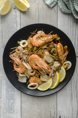 Deep-fried seafood mix
