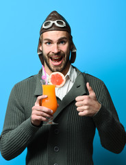 Fototapeta premium bearded pilot with cocktail in glass