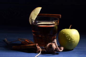 Glass of juice, apple and cinnamon © be free