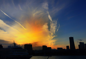 Naklejka na ściany i meble Sunset at Yokohama Bay