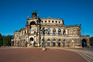 Fototapeta na wymiar Opera house in Dresden, Germany