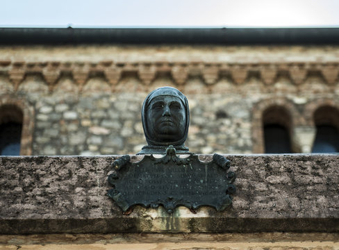 Tomba del Petrarca