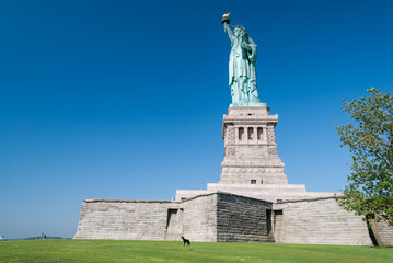 Fototapeta na wymiar Statue of Liberty complete structure