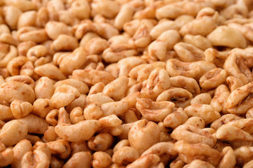 Puffed wheat cereal