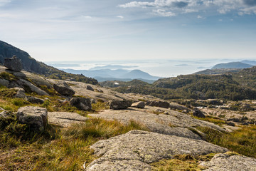 Obraz premium View along the path to the Preikestolen at the Lysefjorden near