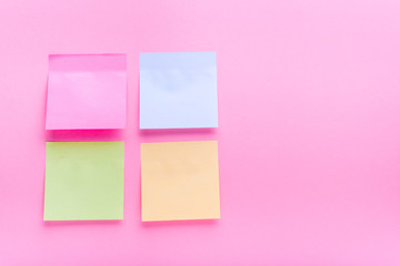 Adhesive note post four leaf on a pink background