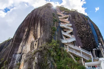 Gordijnen Rock of Guatape (Piedra de Penol) near to Medellin in Colombia © sevenkingdom