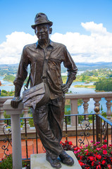 Statue represent is first time who climb to Rock of Guatape 