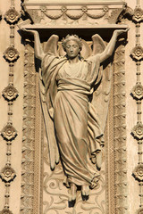 Ange cariatide. Portail en bronze. Basilique Notre-Dame de Fourvière. Lyon. / Caryatid angel. bronze portal.Basilica of Notre-Dame de Fourvière. Lyon.