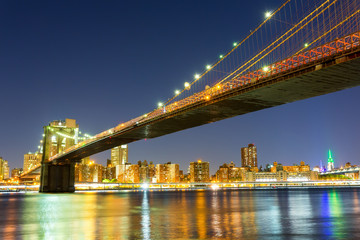 Fototapeta na wymiar Brooklyn bridge, manhattan night view from hudson