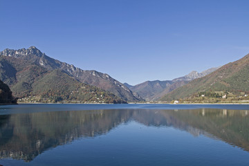 Fototapeta na wymiar Ledrosee im Trentino