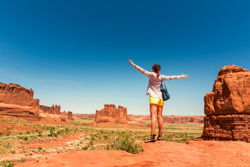 Traveler at the monument valley © Nomad_Soul