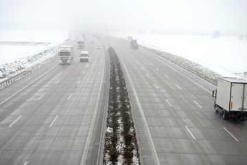 Autobahn im Winter