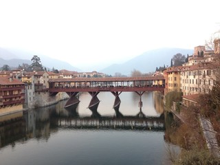 ponte sull'acqua bassano veneto italia