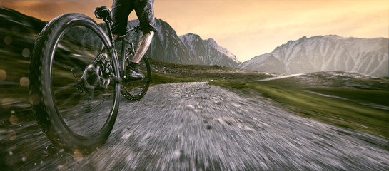 Mountain Bike fahren im Gebirge