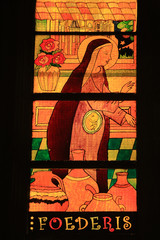 Vierge-Marie enceinte. Vitrail. Eglise Saint-Georges de Lyon. / Virgin Mary pregnant. Stained glass. St. George's Church of Lyon.