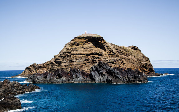&Icirc;le de Mad&egrave;re : Rocher sur la c&ocirc;te de Porto Moniz