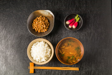 藁入り納豆とご飯Natto(Fermented food of the soybean) 