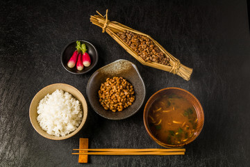 藁入り納豆とご飯Natto(Fermented food of the soybean) 
