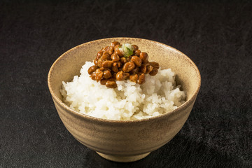 藁入り納豆とご飯Natto(Fermented food of the soybean) 
