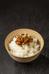 藁入り納豆とご飯Natto(Fermented food of the soybean) 