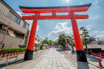Naklejka premium Drewniane bramy Torii w pobliżu Kioto w Japonii