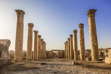 Photo sur Plexiglas Rudnes Colonnade in the antique, ancient Roman city of Gerasa of Antiquity, modern Jerash, Jordan