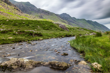 Fototapeta premium Stream in Llanberis Pass, in Snowdonia from the south-east to Llanberis, over Pen-y-Pass, between the mountain ranges of the Glyderau and the Snowdon massi