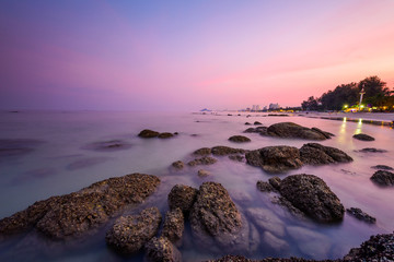 Obraz premium sea shore after sunset at Hua Hin beach, Thailand