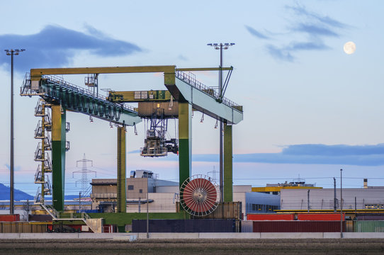 Terminal f&uuml;r Container auf G&uuml;terbahnhof