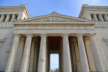 Obraz premium Mittelbau der Propyläen am Königsplatz in München