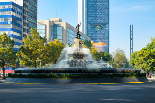The Diana the Huntress fountain in Mexico City