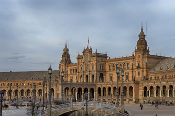 Fototapeta na wymiar Monumental plaza de España de la ciudad de Sevilla
