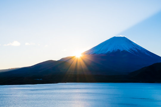 Fototapeta 富士山と本栖湖