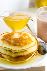 Cocoa, honey and pancakes for dessert