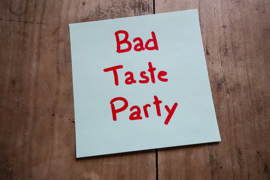 Post it memo on wooden table, Bad Taste Party