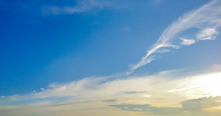 Obraz premium Sunlight in sky sunset, Texture of bright evening sky during sun
