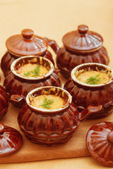 Жюльен в керамических кокотницах