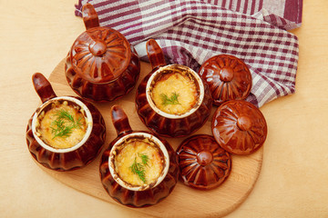 Жюльен в керамических кокотницах